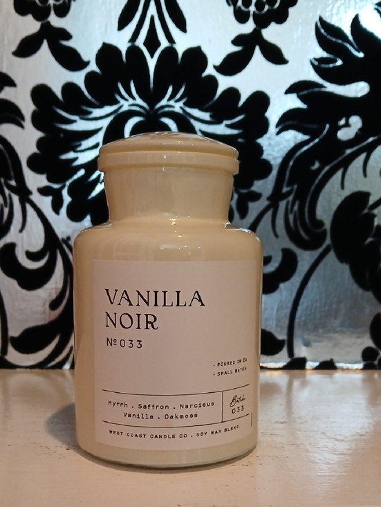 leoben co Other - Vanilla Noir Candle